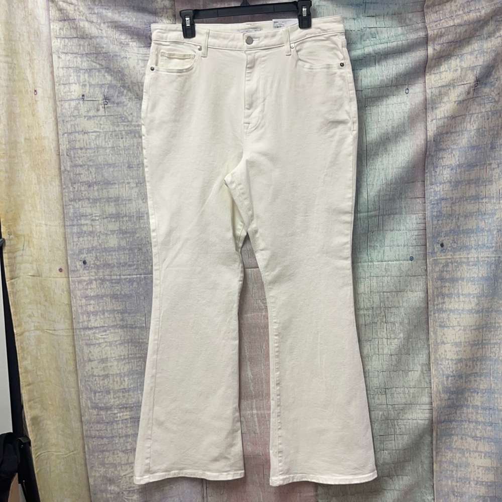 Brand new Woman’s Elizabeth and James jeans.